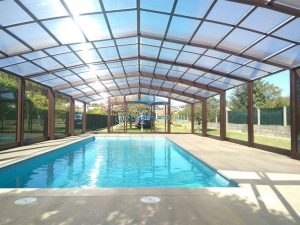 أنواع مظلات المسابح بأحدث التصاميم