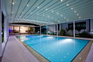 أنواع مظلات المسابح