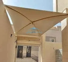 تركيب مظلات داخل حي النخيل